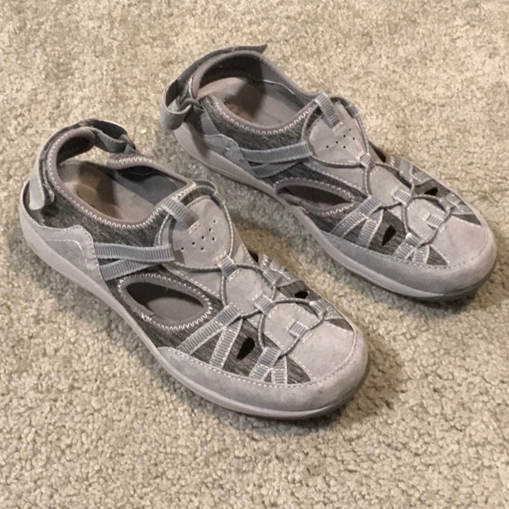 Preowned women’s slip on EARTH ORIGINS Skye sandals sneakers shoes - Grey - 9.5